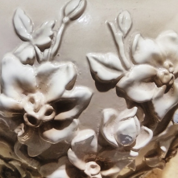 Vintage Ceramic Table Lamp Beige Asian Hand-Carved Floral Design - Picture 9 of 9